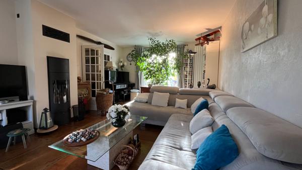 MAISON 6 PIÈCES 138 M² 6 pièces 4 chambres,  CALME ABSOLU