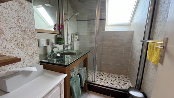 MAISON 6 PIÈCES 138 M² 6 pièces 4 chambres,  CALME ABSOLU