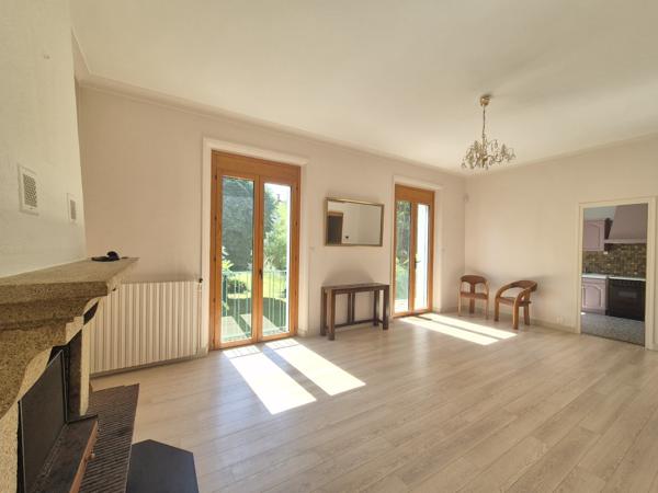 Maison
                                                                                                                                                                                                                                                                                                                        4 pièce(s)                                                                                                                                                                                                          3 chambre(s)                                                                                                                                                                                                          102.9  m²