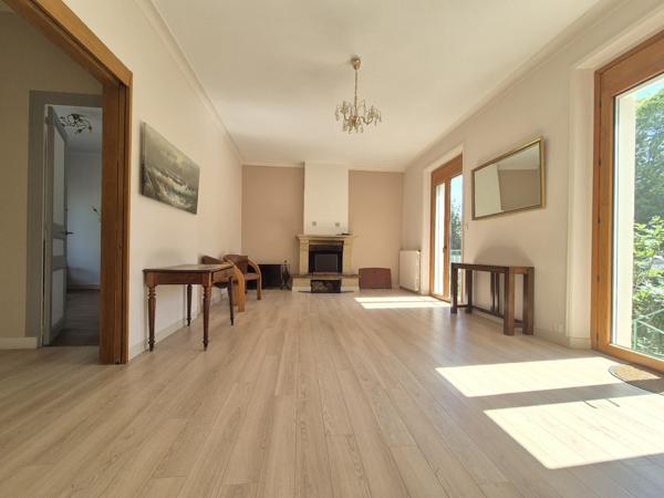 Maison
                                                                                                                                                                                                                                                                                                                        4 pièce(s)                                                                                                                                                                                                          3 chambre(s)                                                                                                                                                                                                          102.9  m²