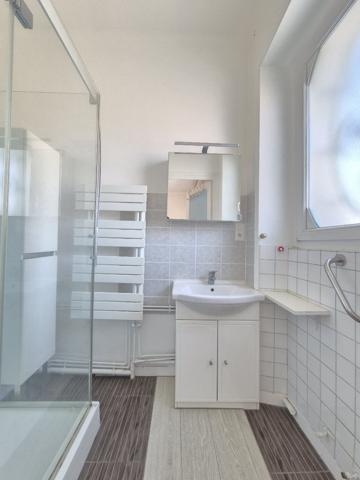 Maison
                                                                                                                                                                                                                                                                                                                        4 pièce(s)                                                                                                                                                                                                          3 chambre(s)                                                                                                                                                                                                          102.9  m²