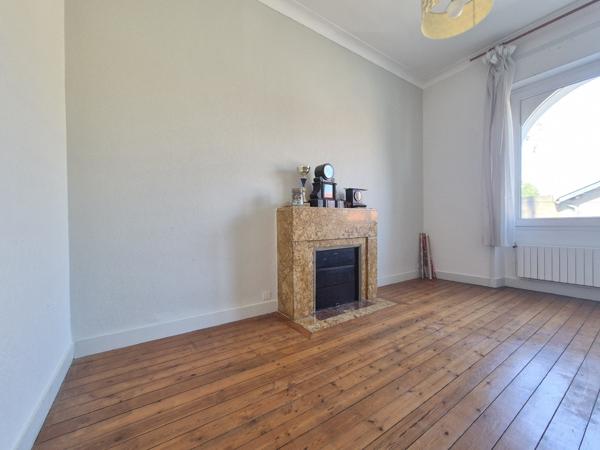 Maison
                                                                                                                                                                                                                                                                                                                        4 pièce(s)                                                                                                                                                                                                          3 chambre(s)                                                                                                                                                                                                          102.9  m²
