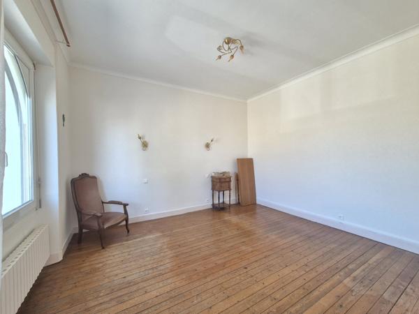 Maison
                                                                                                                                                                                                                                                                                                                        4 pièce(s)                                                                                                                                                                                                          3 chambre(s)                                                                                                                                                                                                          102.9  m²