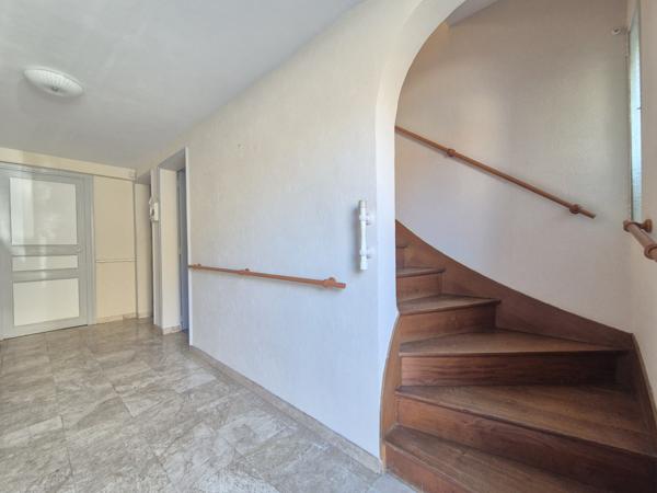 Maison
                                                                                                                                                                                                                                                                                                                        4 pièce(s)                                                                                                                                                                                                          3 chambre(s)                                                                                                                                                                                                          102.9  m²