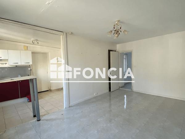 Location Appartement 2 pièces 38.63 m² - 15 RUE ERNEST RENAN Rochefort 17300