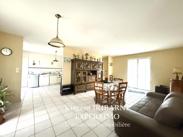 Saintes (17100) Maison de Plain-Pied, Garage et Jardin, Quartier Recouvrance.