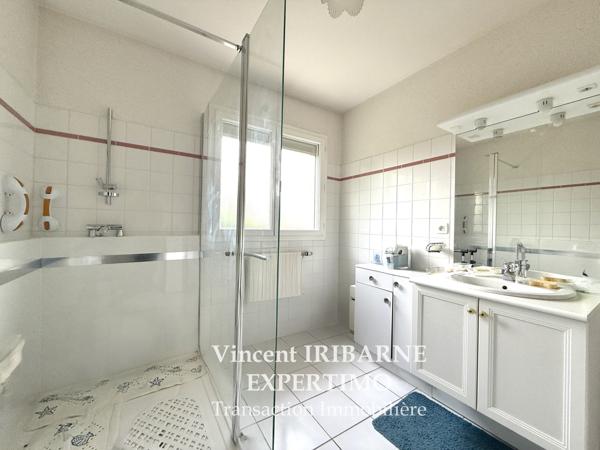 Saintes (17100) Maison de Plain-Pied, Garage et Jardin, Quartier Recouvrance.