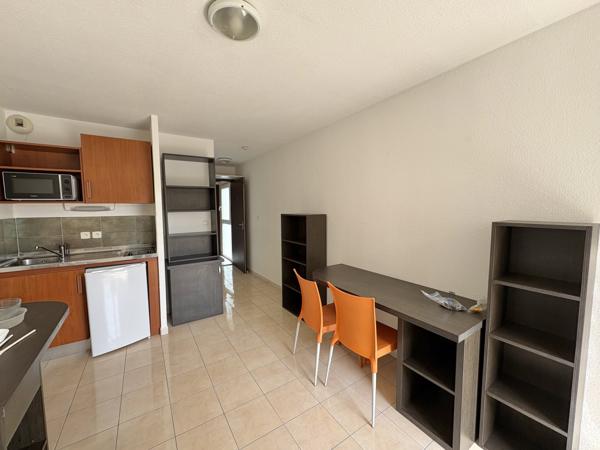 Studio
                                                                                                                                                                                                                                                                                                                        1 pièce(s)                                                                                                                                                                                                                                                                                                                              19  m²