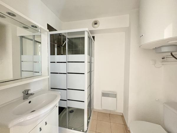 Studio
                                                                                                                                                                                                                                                                                                                        1 pièce(s)                                                                                                                                                                                                                                                                                                                              19  m²