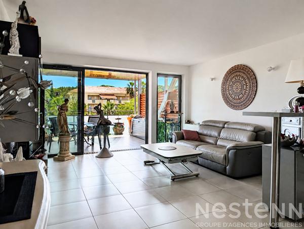 Appartement 3 pièces lumineux avec terrasse et parking couvert à vendre au Lavandou