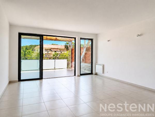 Appartement 3 pièces lumineux avec terrasse et parking couvert à vendre au Lavandou