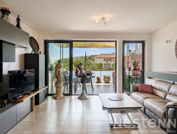 Appartement 3 pièces lumineux avec terrasse et parking couvert à vendre au Lavandou