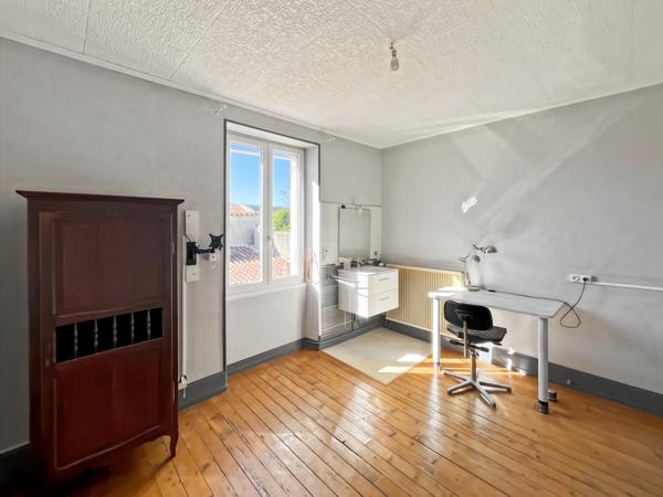 Maison
         6 pièces
        - 130 m² 223 650 € *