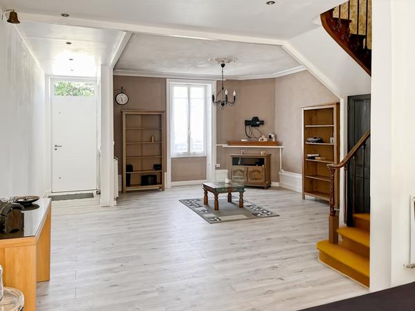 Maison
         6 pièces
        - 130 m² 223 650 € *
