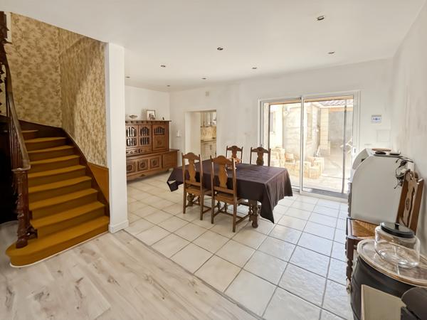Maison
         6 pièces
        - 130 m² 223 650 € *