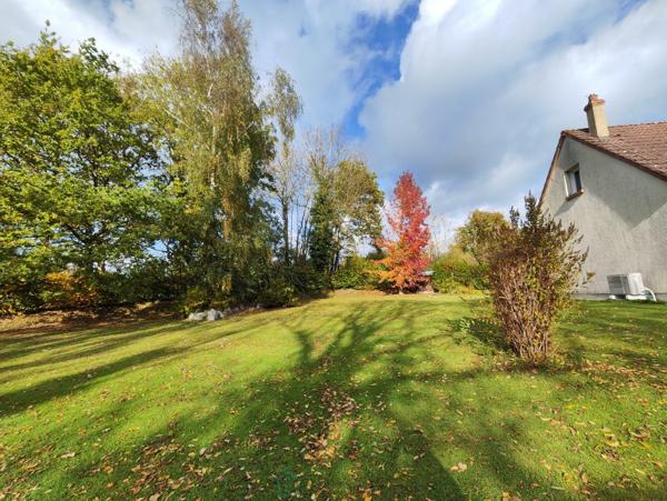 Très belle maison au calme, à 10 minutes à l’est de Lisieux, sans vis-à-vis et offrant une jolie vue.