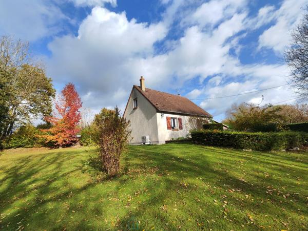 Très belle maison au calme, à 10 minutes à l’est de Lisieux, sans vis-à-vis et offrant une jolie vue.