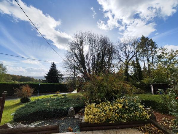 Très belle maison au calme, à 10 minutes à l’est de Lisieux, sans vis-à-vis et offrant une jolie vue.