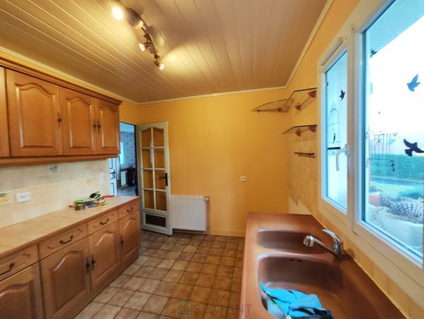 Très belle maison au calme, à 10 minutes à l’est de Lisieux, sans vis-à-vis et offrant une jolie vue.