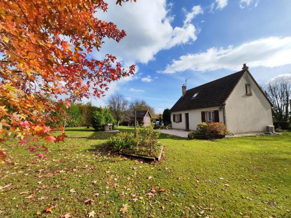 Très belle maison au calme, à 10 minutes à l’est de Lisieux, sans vis-à-vis et offrant une jolie vue.