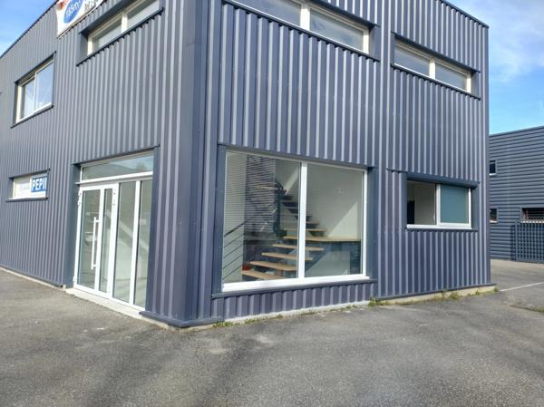 Dpt Savoie (73), à louer VOGLANS Bureau 185 m²