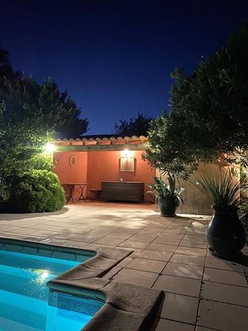 L'Isle-sur-la-Sorgue (84800) ***SOUS OFFRE***Superbes volumes pour ce Mas de 8 chambres