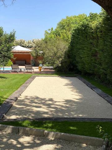 L'Isle-sur-la-Sorgue (84800) ***SOUS OFFRE***Superbes volumes pour ce Mas de 8 chambres