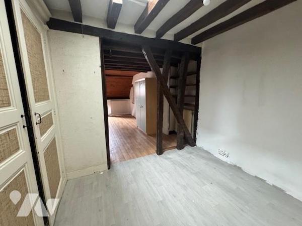 Immeuble à usage mixte - AZE