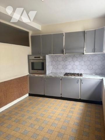 Immeuble à usage mixte - AZE