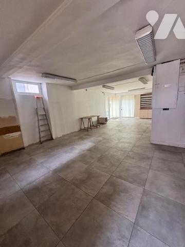 Immeuble à usage mixte - AZE