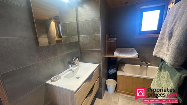 SALANCHES  Appartement duplex 81,72 m² + mezzanine ,3 chambres, Parfait état, 3 parkings 399 000  FAI