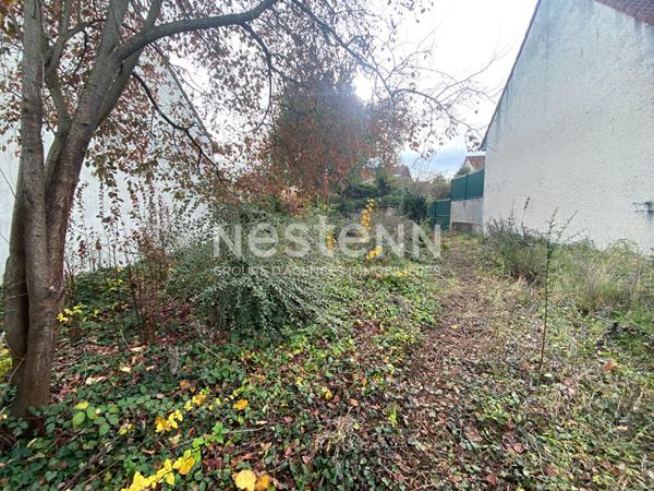Terrain à bâtir proche des axes routiers des commerces de place de la Ferme de l 'école Jules Ferry, collège Emile Zola, Lycée internationale, Plateau de Saclay et Vélizy