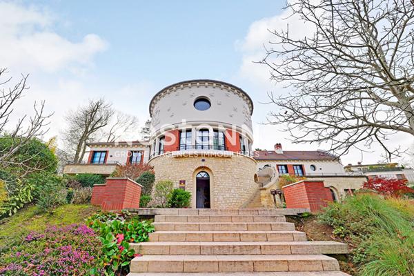 Exclusivité - Face à l'Hippodrome de Saint-Cloud - Comme une Maison - Terrasse - Cave - Parkings - Piscine