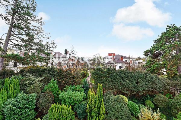 Exclusivité - Face à l'Hippodrome de Saint-Cloud - Comme une Maison - Terrasse - Cave - Parkings - Piscine