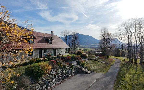 Maison à vendre    7 pièces •  Mûres