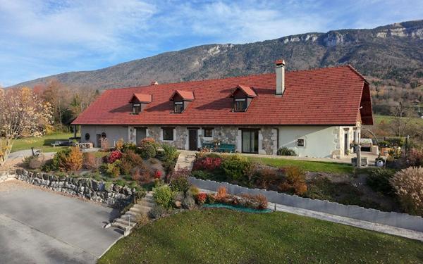 Maison à vendre    7 pièces •  Mûres