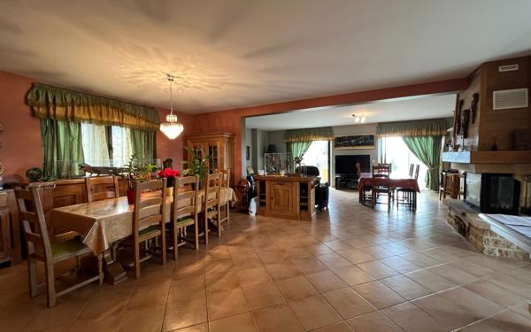 Maison à vendre    7 pièces •  Mûres