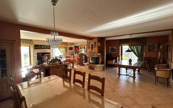 Maison à vendre    7 pièces •  Mûres