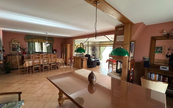 Maison à vendre    7 pièces •  Mûres