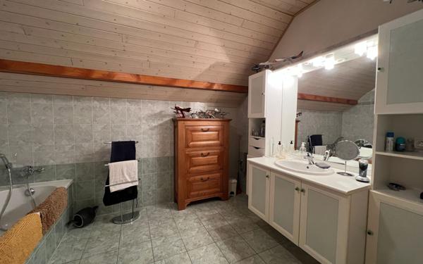 Maison à vendre    7 pièces •  Mûres