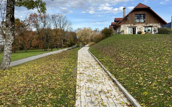 Maison à vendre    7 pièces •  Mûres