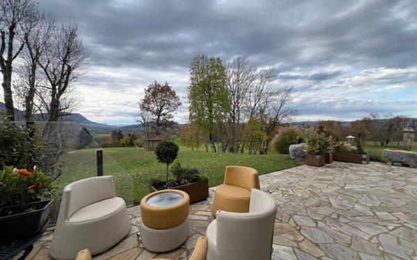 Maison à vendre    7 pièces •  Mûres