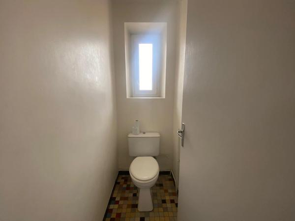 LE BOURG SOUS LA ROCHE 85000 RARISSIME APPARTEMENT DE TYPE 3 / 2 CHAMBRES AVEC BALCON ET GRAND GARAGE