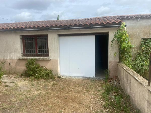 LE BOURG SOUS LA ROCHE 85000 RARISSIME APPARTEMENT DE TYPE 3 / 2 CHAMBRES AVEC BALCON ET GRAND GARAGE