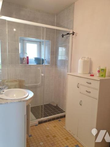 Maison en pierre avec dépendances