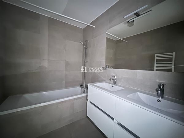 Location Appartement 3 pièces 70.6 m² - Paris 75011