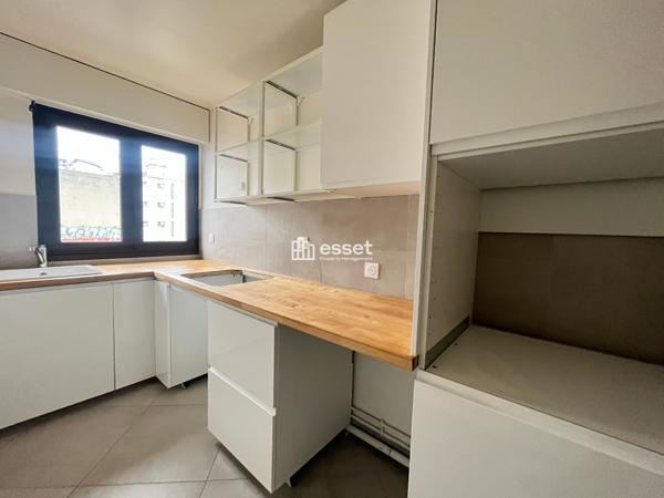 Location Appartement 3 pièces 70.6 m² - Paris 75011