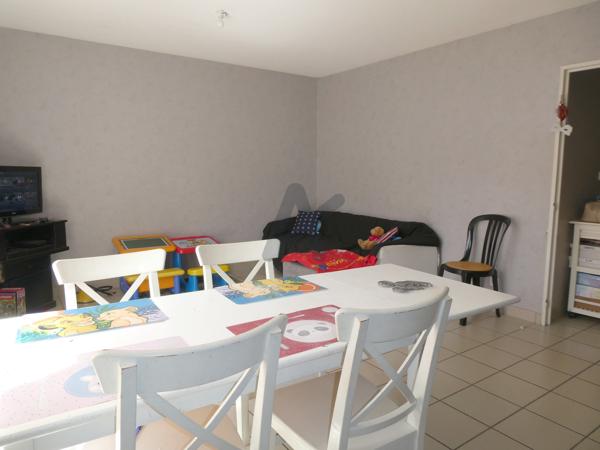 Maison de village avec garage et jardin