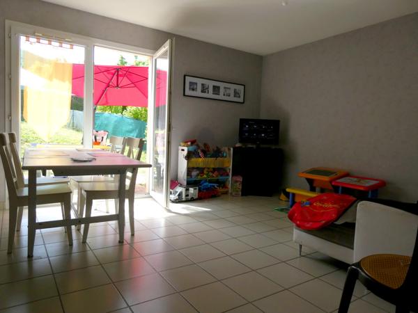 Maison de village avec garage et jardin