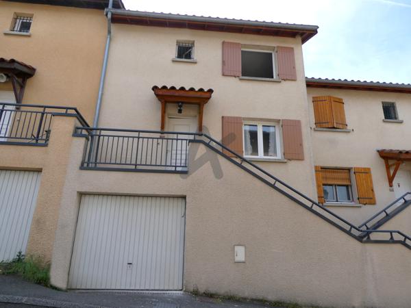 Maison de village avec garage et jardin